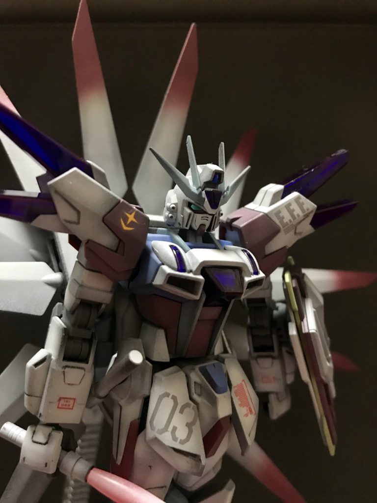 クリアピンクだったパーツはクリアブルーを吹いて渋い紫に変更しました^_^