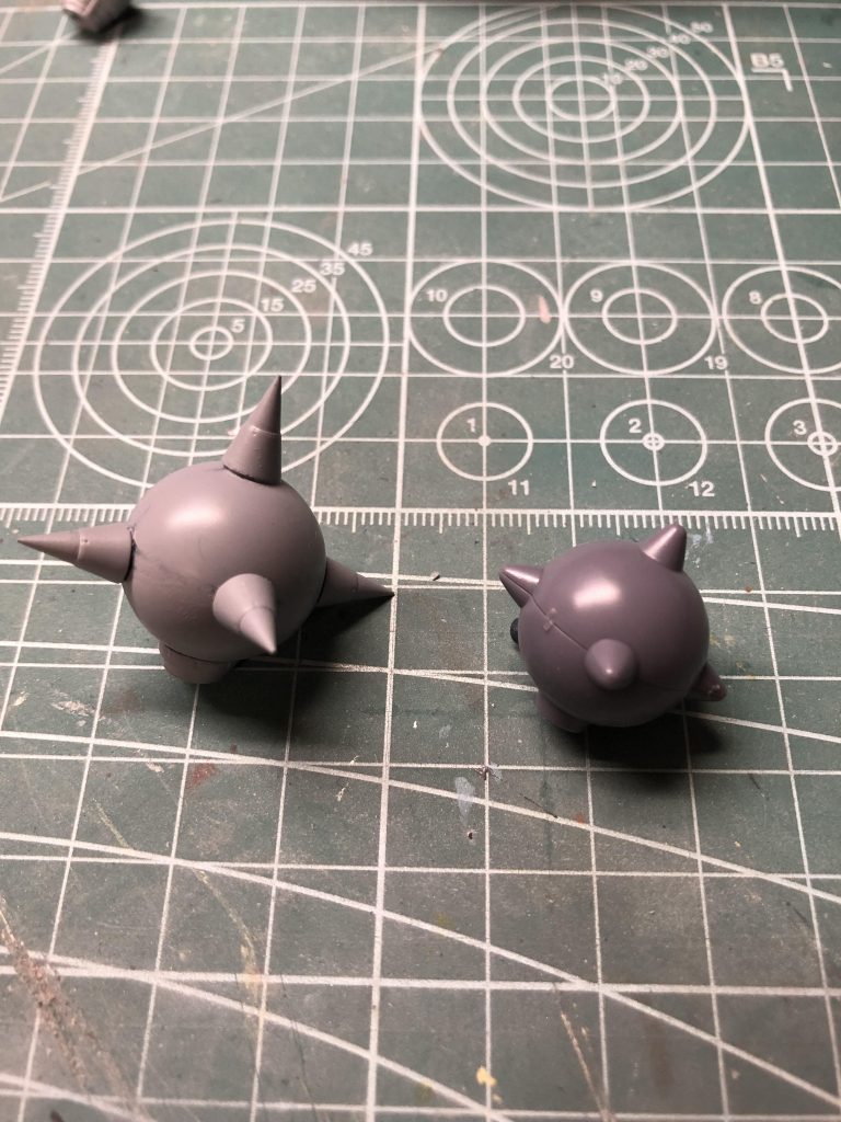 ミョルニルのスクラッチです
円球体20mmのモールドにレジンを流して球体を作りディテールパーツのスパイクをつけて作りました！