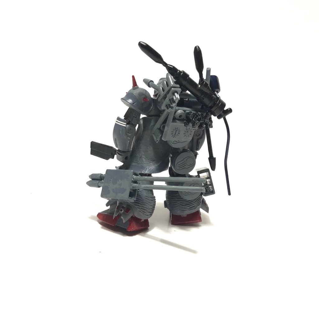 マラサイカスタム「レッドゴブリン」
白兵戦や都市殲滅を請負う近距離強襲型MS
装備
ヒート鉈×2
有線シュッルムファウスト×1(予備弾頭×2)
フットミサイル1門
対MS手榴弾×2
三連チェーンマイン×1
スモークディスチャージャー1門
「衝撃的な突破力。防衛線は紙切れ同然。なんの役にもたたない。レッドゴブリンが現れたら最後、降服か死あるのみ」