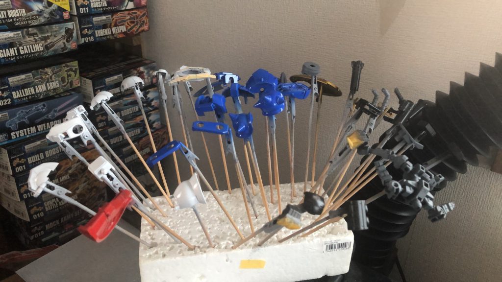 塗装中
下地にクレオスの1200番のサーフェイサーを
拭いたあと塗装