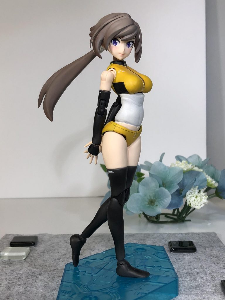 服のイエローが膨張色だからか、健康的な
ムチムチ感。 ブラウンの髪型ですが、たまたま目にした艦○れの陸奥さんが似てる感じしたので寄せてみました。