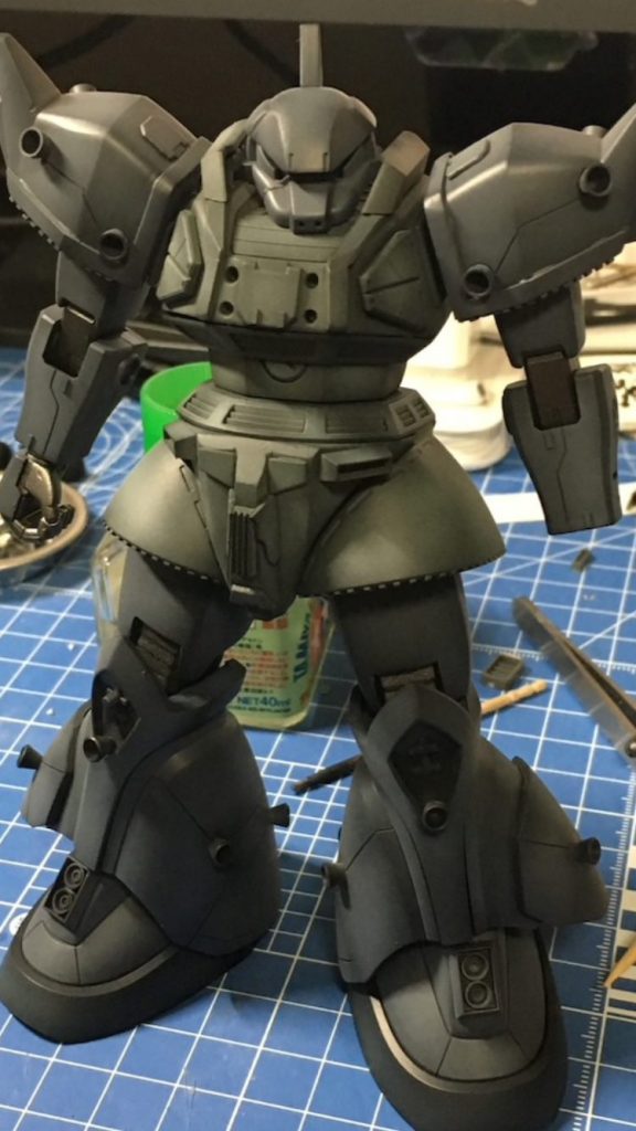 一番効果あったのは、こめかみ部分をやすりで削り、丸い顔をMGっぽくしたところです！