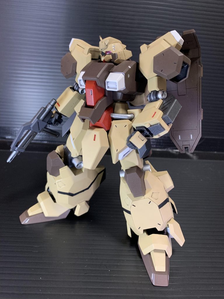 腕部、脚部のハードポイントに蓋を付け装備を替えれば通常のグスタフ・カールにもできます。