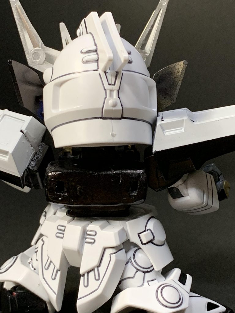 背中には爆熱ファルコンを装着する為の穴を元キットから削り取りそれをパテでくっつけました。初めてのパテだからボコボコでしたw