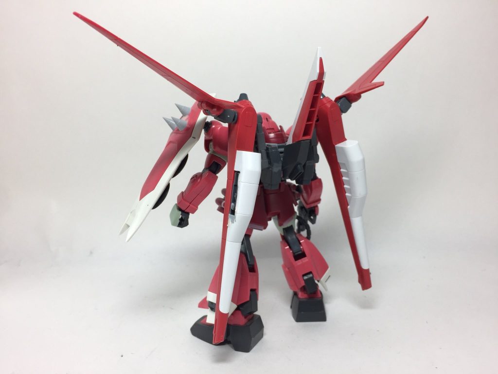 バックショット。
足の長さと腕の可動範囲以外はほとんどキットのままです。