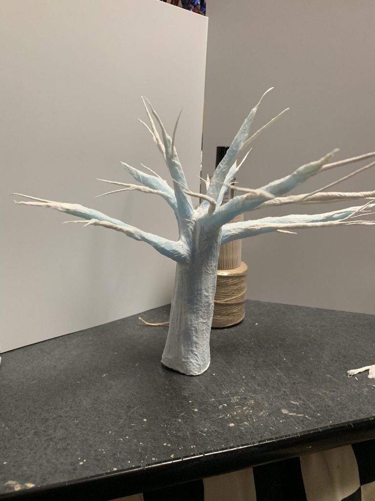 桜の木部分です。
スタイロフォームにティッシュをペタペタしてます⭐️