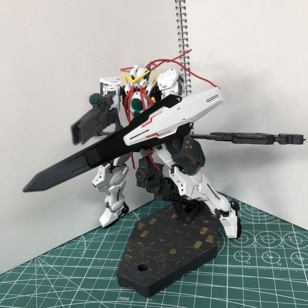 ・ナドレ専用GNビームライフル
この機体唯一の射撃兵装主に距離を詰めるために使われる
・GNソードシールド
もともと大型だったナドレのGNシールドにエクシアに装備されていたソードを取り付けたもの手を塞ぐことがないので効率的に兵装を利用できる
・脚部大型スラスター
近接戦闘中の緊急回避や距離を急速に詰めるため装備されたGN粒子を使用したスラスターだけでなくフラッグ等に搭載されているプラズマを利用した推進機能も搭載している