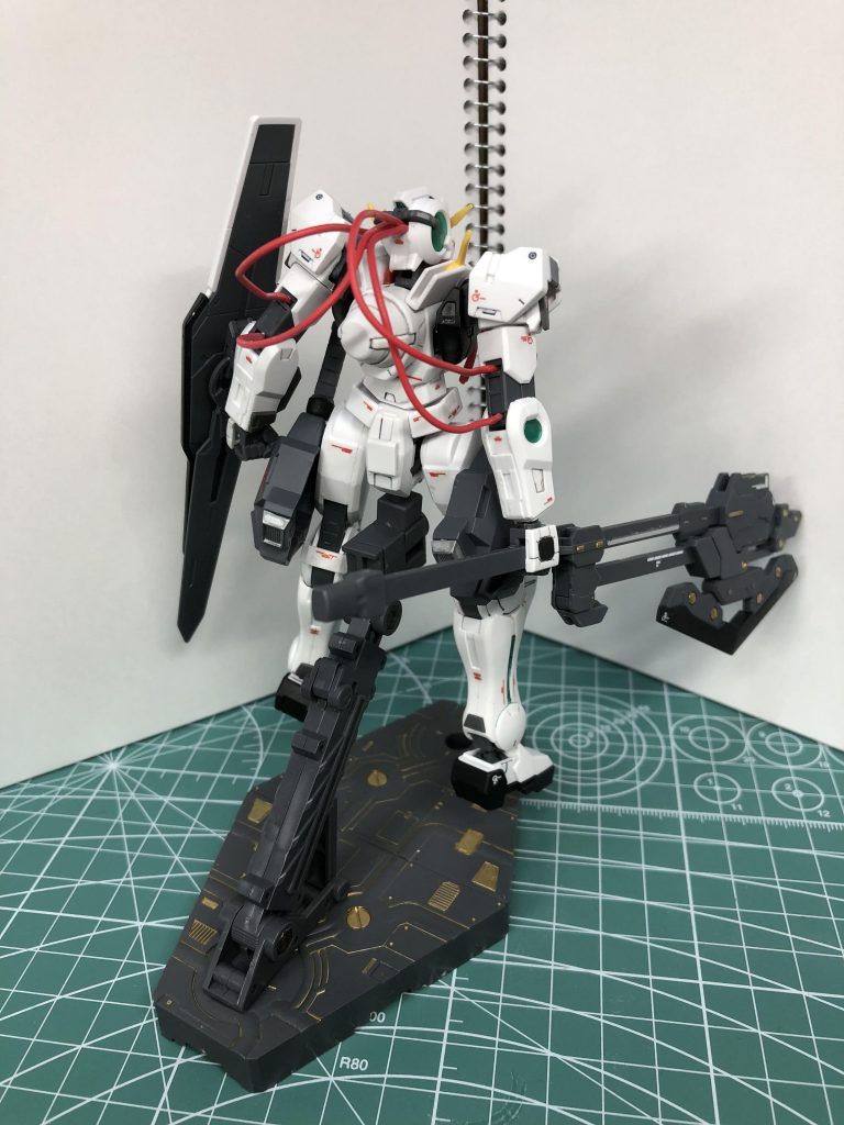 今回の機体のコンセプトである近接戦闘に特化させるため課題となったのが機体本体の出力不足だった。そのため本来ヴァーチェの外装に粒子を供給するためのケーブルをナドレ本体に接続し、粒子を直接両腕に送り込み循環させる事で粒子の消費量と機体の出力の上昇を成功させた。そのため本来両手で扱われる装備を片手で扱うことができる。また供給時に少しずつ溢れ出る余剰粒子は機体全体から排出されるため機体の周囲に簡易的なGNフィールドが形成される、そのため機体本来の防御力が上昇し一般的なビームライフル等の攻撃はダメージを軽減することができる