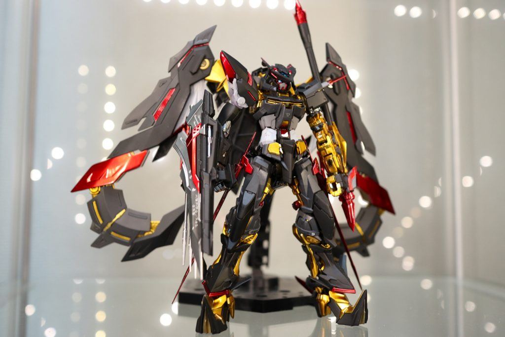 全身のカラーリングを赤多めに変更しました