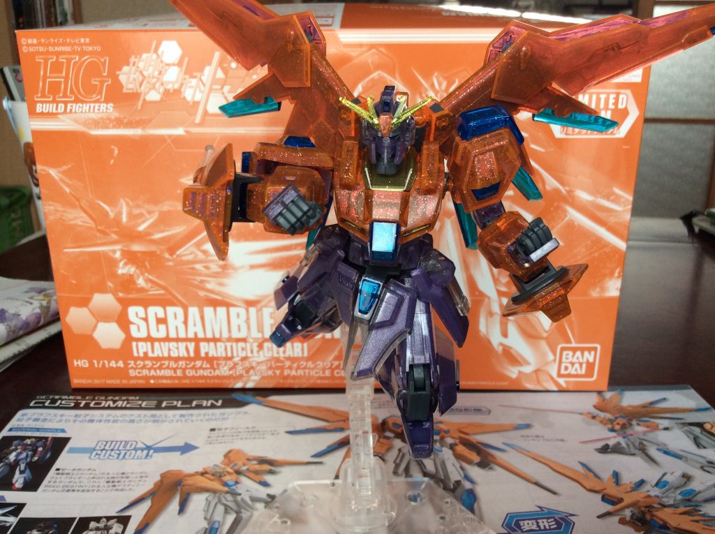 ガラスに突っ込んで来るシーンを朧ながら再現してみました（手刀パーツがなかったのでグーで勘弁）