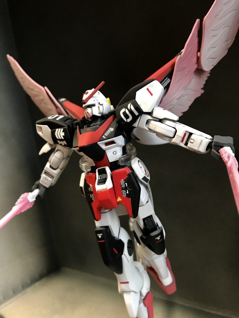 SEEDをAmazonで観てる時にアストレイっぽくしてみたいなぁと思い、配に赤を入れてみました^_^