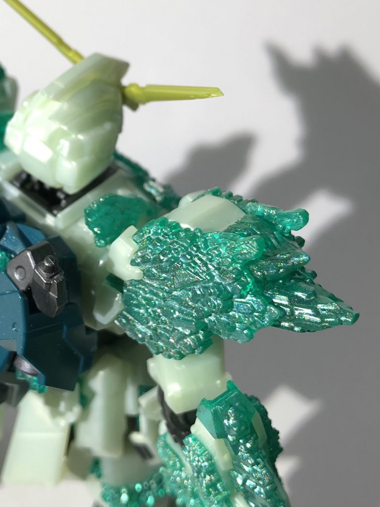 写真では分かりにくいですがサイコフレームは光の加減で虹色に輝きます。撮影が難しい…。