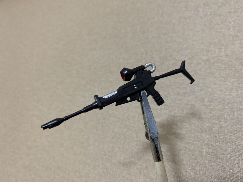 機体の重厚感、劣化に合わせたかったので、銃はオリジナルのカラーを作り赤茶色を出しました。