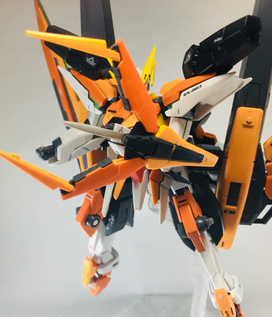 GNシールドを使うと動きが止まると思わせて……。
出力が半端ないので一瞬で対象を切り裂く。