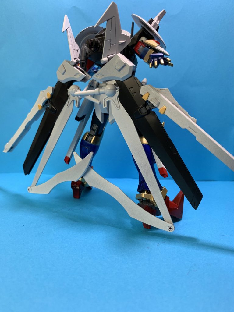 バック。ストライカーはエボルだけにラブを反転させています。ほぼノワールになりましたが…