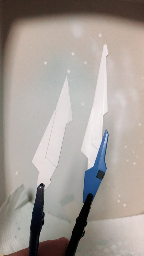 AEG2ノーマルの羽をそのまま着けると長すぎたのでヤスリで長さを調整しました。