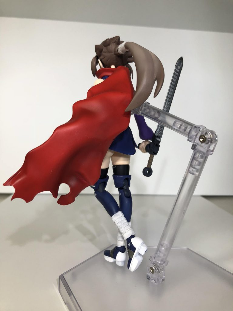 ストダイバー飛竜 フォーム
後方から。 モチーフは往年のビデオゲーム
ストライダー飛竜 から。 1と2の良いトコ取りな感じです。
せっかくなので髪型をアレンジしてモチーフに寄せた髪色にしています。
マフラーはライターで炙って曲げたプラ板から作ってます。