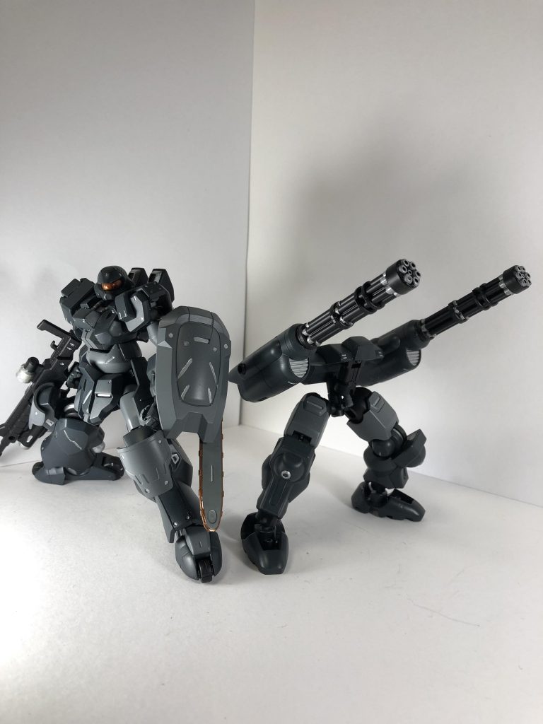 バックパックがサポートメカに変形！