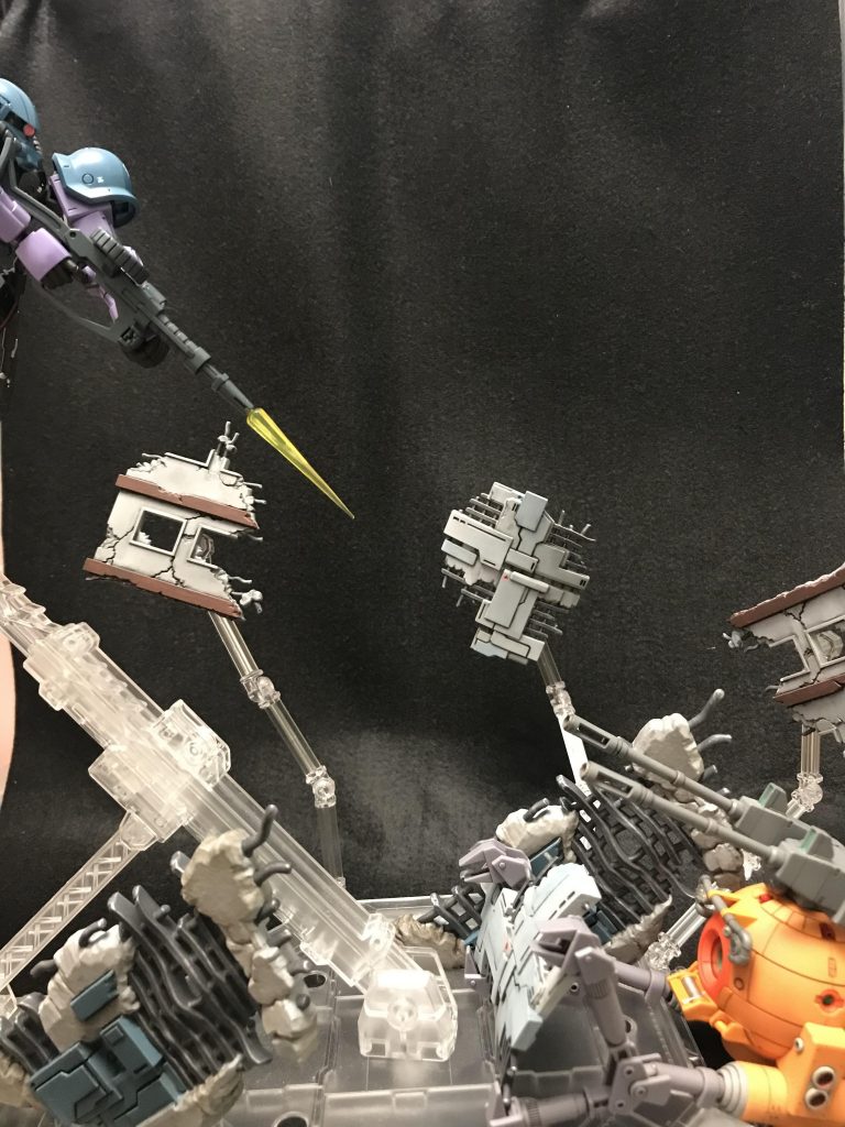 撮影ブース拡張完了したら、もう一度写真を載せ直したいなと思っています。
ボールはカッサカサのツヤ消し。ザクはテカテカのツヤあり。統一感はなくなってしまいました(*´ー`*)
ボールK型に始まり、アイナザク、ディスプレイセットまでの一つの作品。平成から令和にまたいでやっと完成しました。