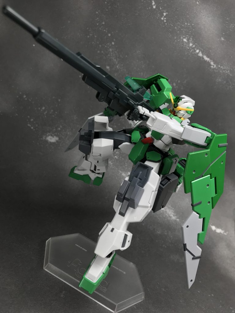 こちらはオプションのGNフルシールド装備
狙撃に集中したい際の周りからの攻撃に対する防御力上昇が目的で装備します。