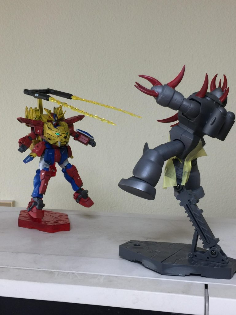 エースキャノンを 魔王獣 ズゴックに
撃つシーン❗️
エースキャノンは
リクトライオンのパーツを
そのまま使用しました。
上手く 稼働して良かったです。