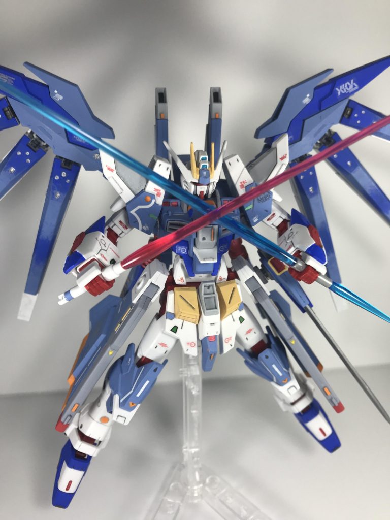 ビームサーベル
ファンネルラックに内蔵されたHi-νのビームサーベルも使用可能です。