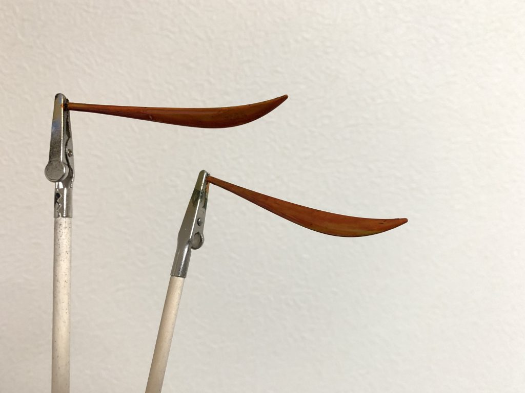 ビームサーベルですが、下地にシルバーを塗り、その後クリアオレンジを塗りました。