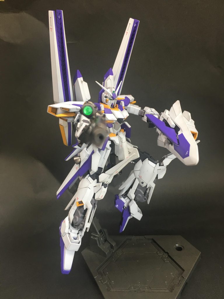 ビームライフルは定番のHアイズにラピテープ裏打ち。兵装はガンメタで艶あり仕上げがマイブームです。