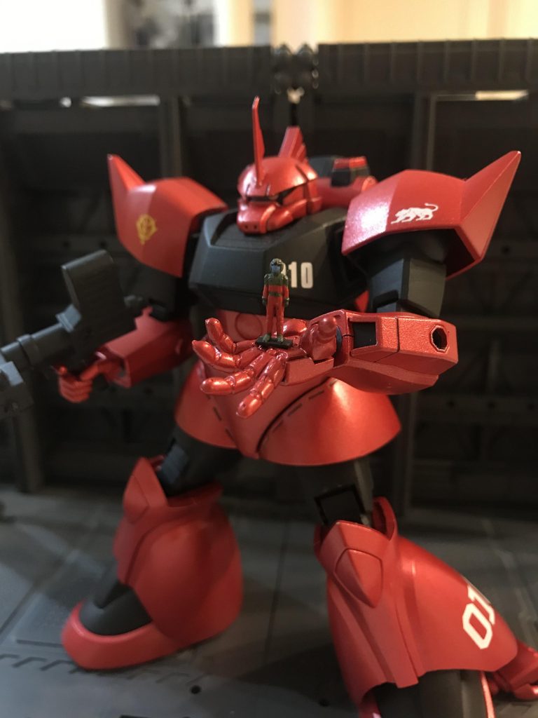 ジョニーライデンさんもそれっぽく塗ってみました。1/144の人間は小さいですね。