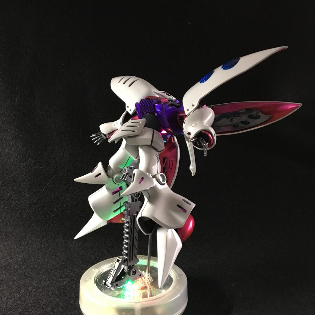 百均のLEDライトにバンダイのアクションベースを組み合わせて台座にしました。