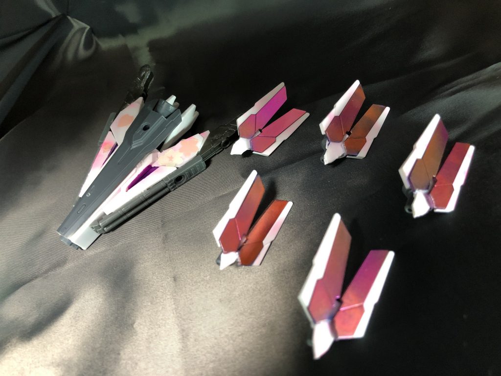 背中に付けたテールブースターには桜ファンネルを搭載可能!!今後時間があった時にファンネルエフェクトも作りたいと思います!(*´˘`*)♡