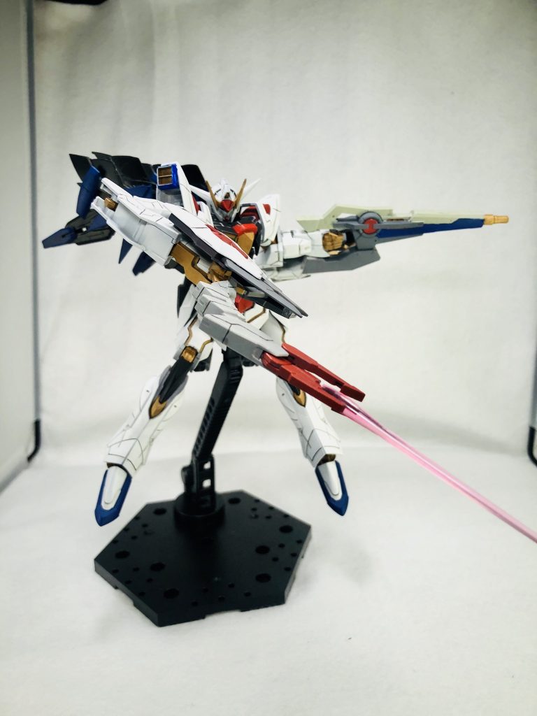 GNクローにはビームが出るように新たに改造してあり