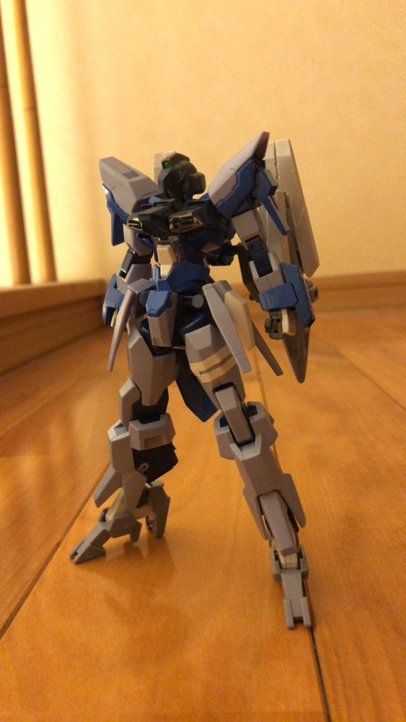 ボロボロだったFXのジャンクから作りました。
脚部のデザインがすごく好きなので身長を高くしてもっとかっこよく出来ないか？と思った時にマグナムと脚部が目に入ったので使用してみました。