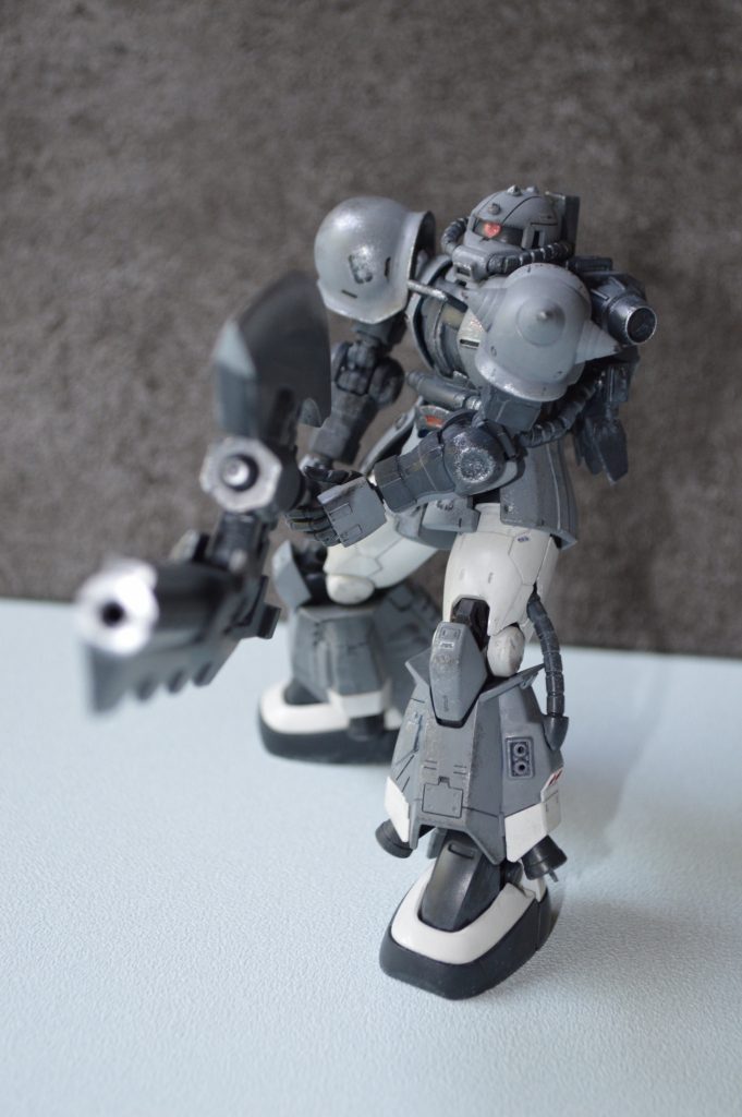 実際はこんな感じで撃ってるんだろうなのポーズ