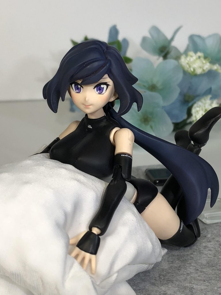 この為に作ったエフェクト胸部パーツに差
し替えて寝そべりポーズを。
抱きしめてるビーズクッションも手作りしていますビーズが大きくて若干イボイボしてますが、まあエロくて良いかな って事で
そしてさらに!