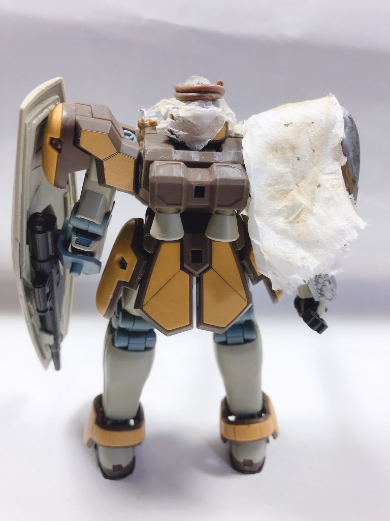 後ろ
当時マグアナック隊に布をつけていたマグアナックがいてそのマグアナックがとてもカッコよく、印象に残っていたのでやってみました
布はティッシュで頭の輪っかは茶色の導線を使用しております