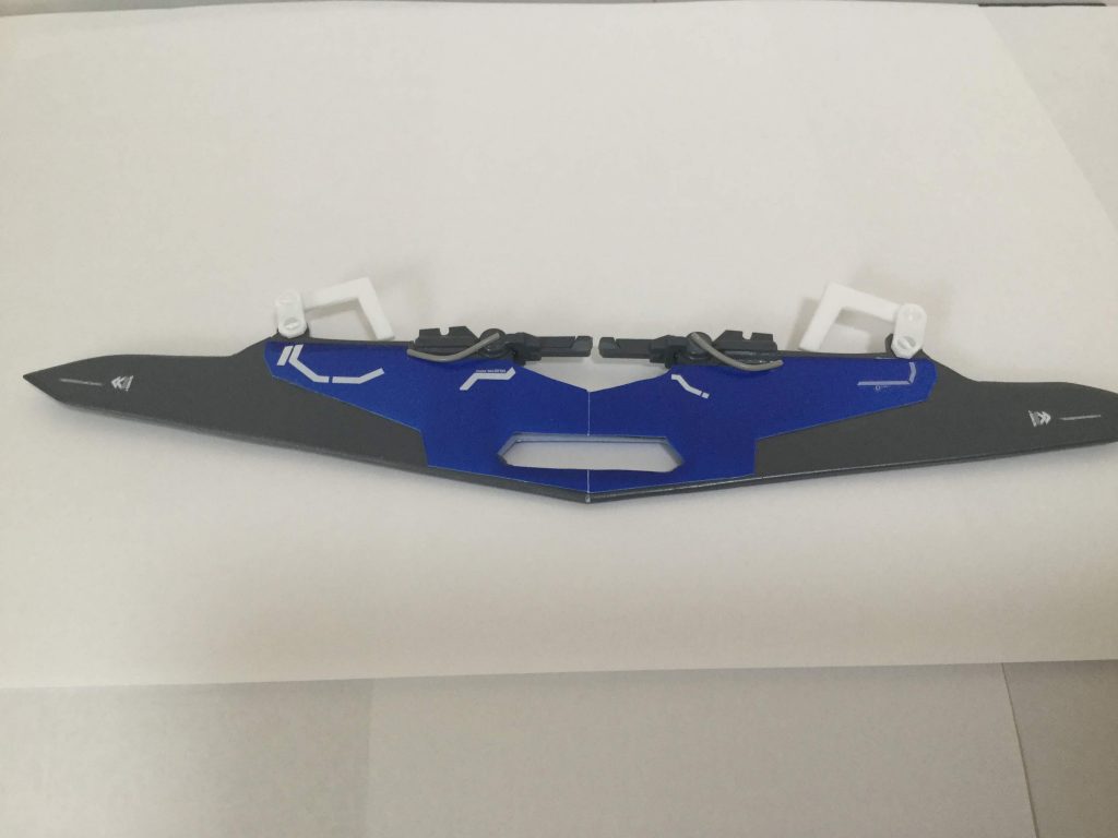 今回の目玉
GNツインブロードブレード
10mmのプラ板を2枚重ね、整形し5mmのプラ板で青い部分を作る
持ち手はMETALBUILDのGNアタッチメントクラブを真似てます