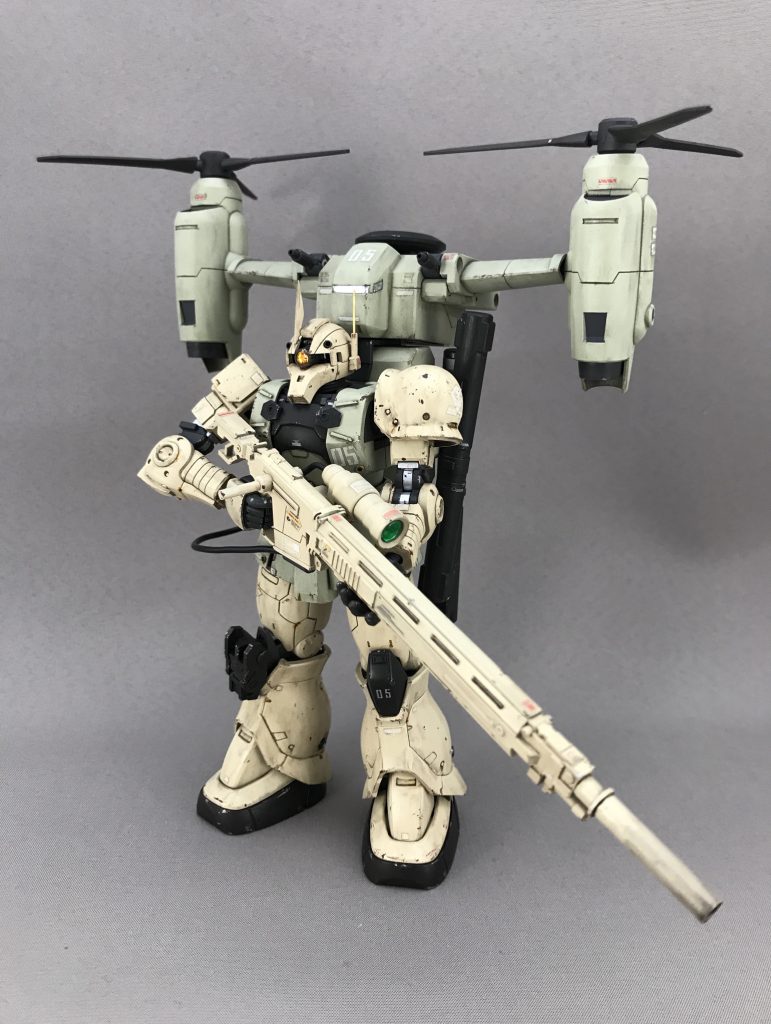 プロペラ同士がぶつからないように翼は延長し、機銃をつけました。頭部バルカンはメタルビーズ、アンテナは虫ピンさしてます。