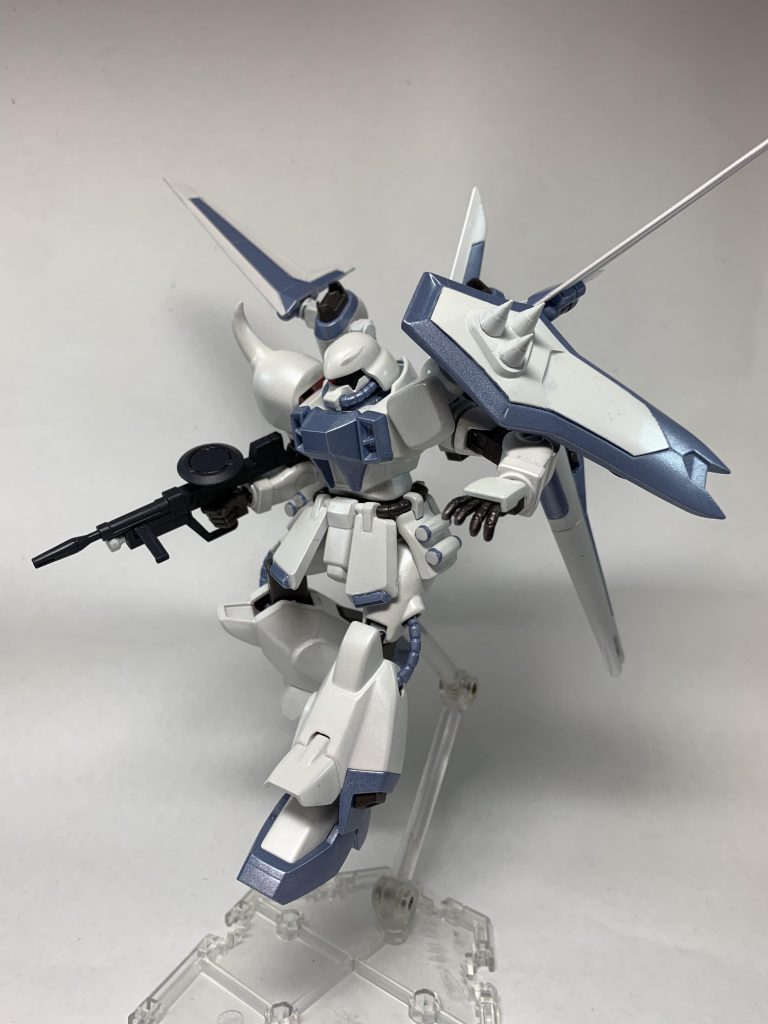 メイン武装のビーム突撃銃。
あえて無骨なカラーリングにしています。