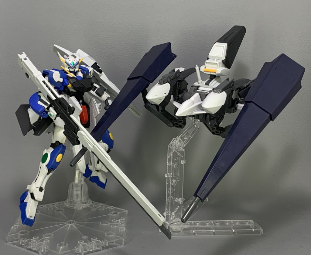 『アストレアL【フライ・ラー】』
フルドドⅡとムーバブル・シールド・バインダーを装備した強襲形態。見た目は重装備だが、機体性能としては、機動力、攻撃力、防御力のバランスが良く、使い勝手が良い。また、フルドドⅡから繋がる部位は、独立して支援機としても運用できる。