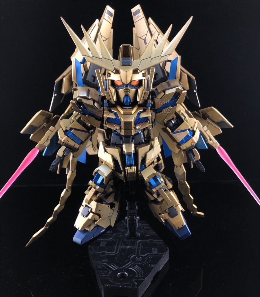 塗装はメタリック塗装で、ツヤツヤにしてみました。ビームトンファーも展開します。ポイントでメタルパーツ、ミラーフィニッシュを取り付け。