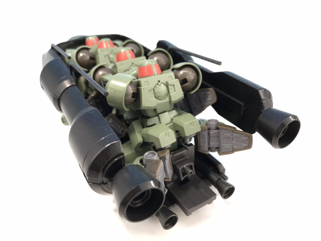 前から横から後ろから。未だかつて誰も見たことがないような斬新なデザインのマシン(棒読み)で雪原を高速で滑走します。正面には、彼らの所属する秘密結社の名前を大胆にあしらってみました。