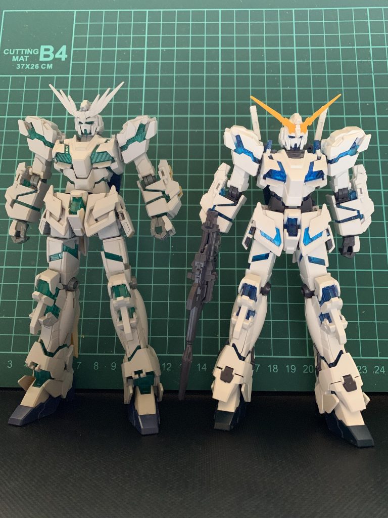 まずは比較です、右側はノーマルなユニコーン左側が腹部と股関節を中心にリテールしたフェネクスです。コレで約10ミリ高くなりました。