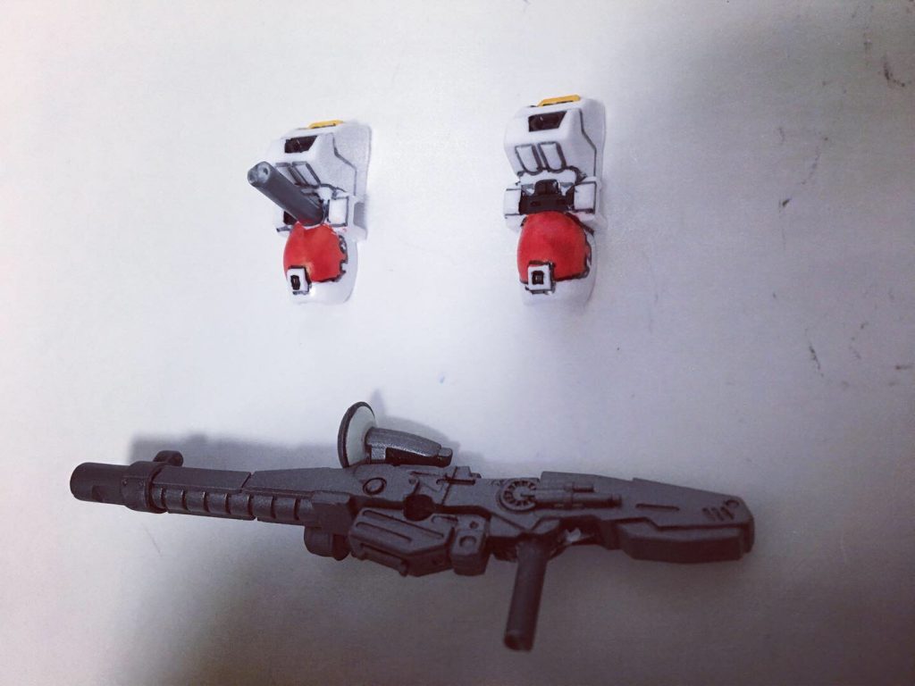 胸部Iフィールド発生器は２つ用意し、片方はスマートガンを接続できるように軸を追加しました。