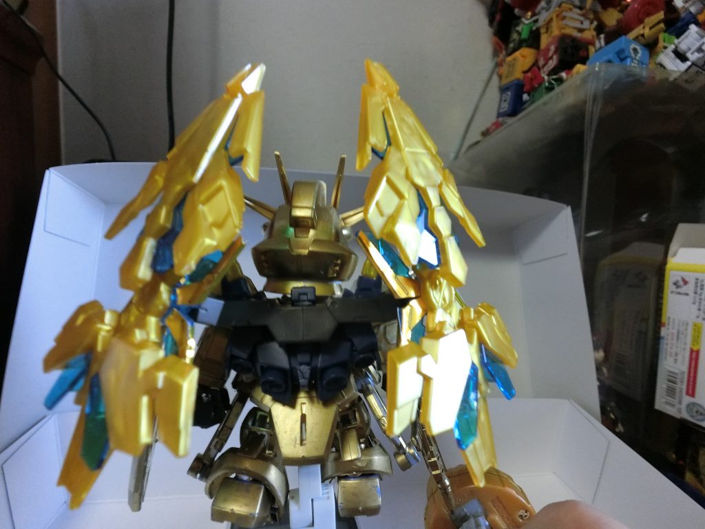 後ろから。GPベースの棒の部分がすぐにぐらつきやすくなったので手で押さえることに。
スマホスタンド代わりに使っているからでもあるが