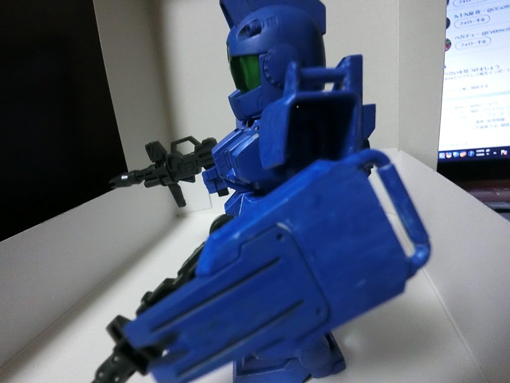 左側。シールドにステッカーはあえて貼ってません。