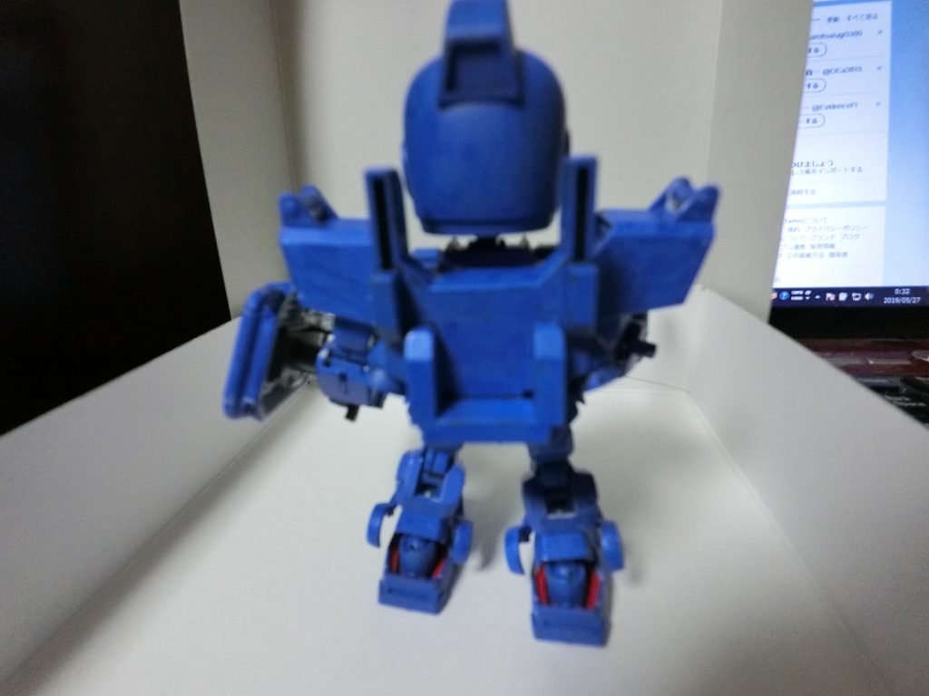 後ろから。塗り切れてないとこがあちこちに見えるかもだが、そこはご了承を。