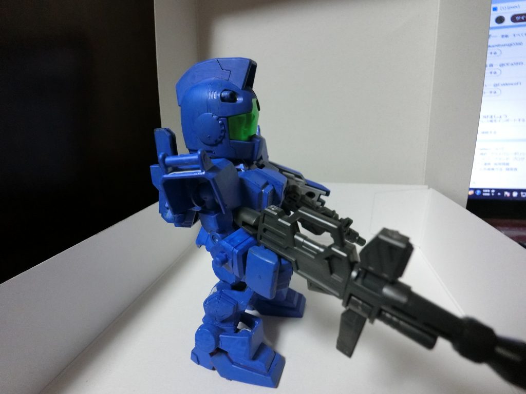 右から。ビームライフルはこっそり奪ったという設定。