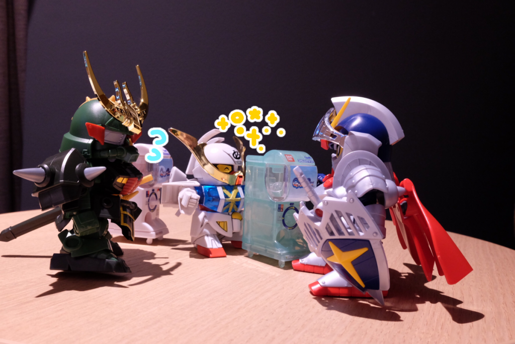 武者∀:騎士さーん、野生のガチャガチャ捕まえましたよー!  やりましょー!
騎士:ガチャガチャ……ガシャポンじゃないのか?
殺駆:今気にするべき点はそこではないだろう
騎士:うむ、でも、私お金持ってないな