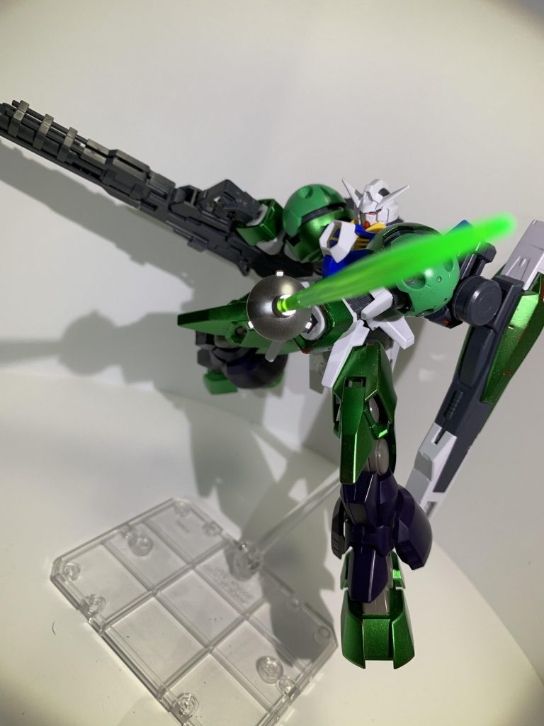 今回は初めてエアブラシに挑戦!!
いや、すごいですよ…缶だとどうしてもムラになってしまったり近づけすぎてダマになったりと失敗だらけ…でもエアブラシだと絵に書いたように綺麗に塗れてくれるんです!!
初心者さんから上級者の方皆さんにオススメしたい(泣)
反省点としては、もっと時間をとって
こだわる所はとことんこだわり、スミ入れをすること…ですかね…それほど改造も出来なかったし…苦笑
次回は頑張るから!!……ね!!!